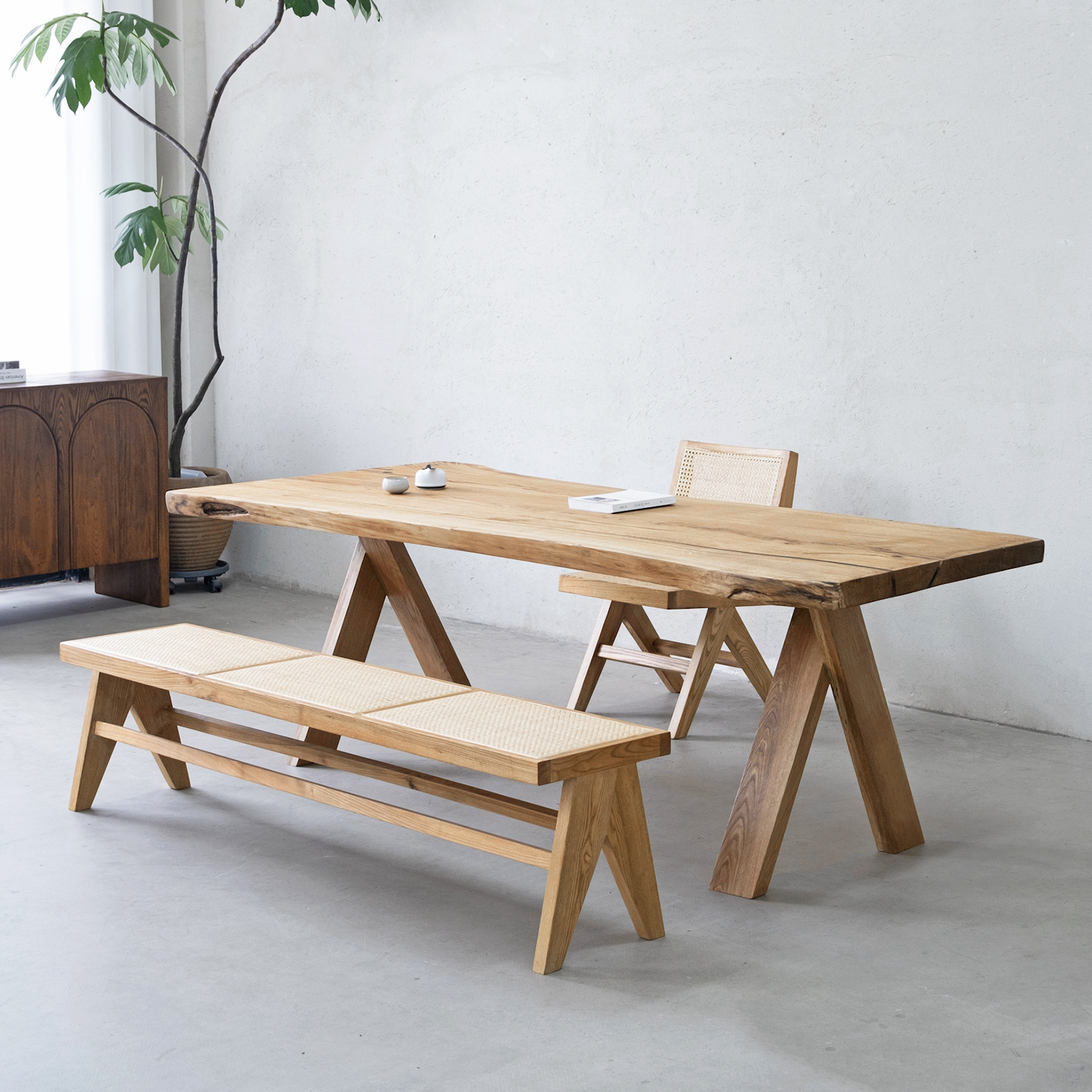 โต๊ะรับประทานอาหารขนาดใหญ่ แผ่นไม้แอชสองชั้น ขาเหลี่ยมลายก้างปลา