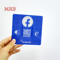 Échantillon gratuit de code QR personnalisé, carte RFID NFC en acrylique, autocollant pour les réseaux sociaux Facebook, TikTok, etc.