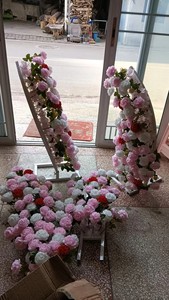 Arco de Flores Artificiales Realistas Personalizado para Bodas, Hoteles, Regreso a Clases - Decoración Floral Versátil - Product Image 3