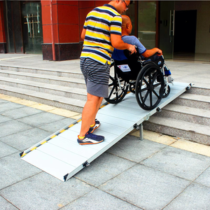 Rampe pliante portable en aluminium léger argenté de 2 m (6,5 pi) à deux sections pour fauteuil roulant et moto, modèle LY-FR9 Pet F, fabriquée en Chine - Product Image 3