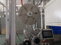 Machine de capsulage à grande vitesse entièrement automatique Couvercle d'emballage de lingettes humides de capsulage de forme spéciale personnalisé