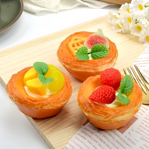 1 Modelo de comida de simulación: Pastel de pan suave y Tarta de huevo simulada, 7 cm, imán de nevera, accesorios para decoración de vitrinas y bodas - Product Image 1