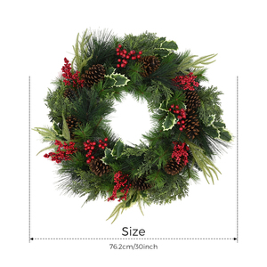 Guirlande de Noël personnalisée en pin et baies rouges pour porte ou mur, idéale pour les fêtes - Product Image 1