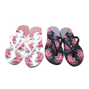 Wholesale Tropical Flamingo <b>Flip</b> <b>Flops</b> <b>Women</b> Pink Floral Beach <b>Sandals</b> Textured Strap Summer Slipper Custom Logo Factory Direct - Product Image 2