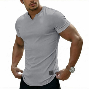 T-shirt da uomo a maniche corte con scollo a V, bordo curvo e tessuto a costine - Product Image 4