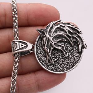 Collier série <span class=keywords><strong>Witcher</strong></span> Exquisite Action Role Playing <span class=keywords><strong>Game</strong></span> Collier pendentif tête de loup Bijoux Cadeaux pour les amateurs de jeux - Product Image 3