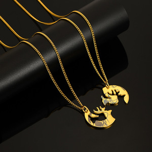 Collar minimalista con colgante de asta de ciervo, colgante redondo de acero dorado de 30 mm, para parejas, uso diario, regalo - Product Image 4