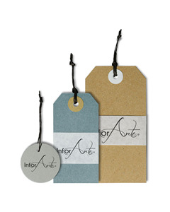 Étiquettes suspendues de luxe imprimées sur mesure - Étiquettes suspendues pour vêtements très vendues avec logos personnalisés - Product Image 2