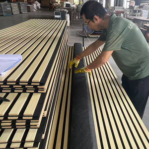 Panneaux muraux en bois à lattes, isolation acoustique en feutre mince personnalisée en usine, bandes de bois enroulées, placage en papier triamine - Product Image 5