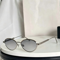Lunettes de soleil tendance unisexes en métal, monture carrée, verres dégradés colorés, protection UV %, style rétro, pour activités de plein air