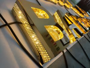 不锈钢夜光太阳能 LED 门牌，带 LED 灯条，适用于汽车和公司 - Product Image 2