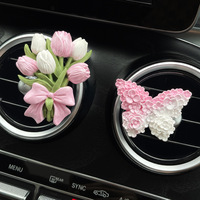 Diffuseur de parfum pour voiture en forme de tulipe, design floral élégant, pendentif décoratif pour grille d'aération, diffuseur en gypse papillon