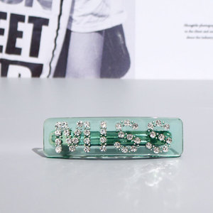 Chine usine personnalisée claire acrylique couleur bonbon barrettes avec strass mots antidérapant rose cristal barrettes de cheveux clip lettre - Product Image 2