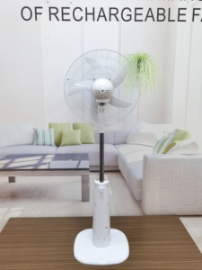 Nouveau ventilateur solaire rechargeable 16 pouces, ventilateur de sol avec moteur sans balais, rechargeable avec batterie externe KL-DC100, ventilateur 16 pouces - Product Image 1