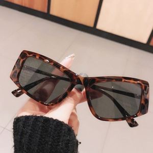 Gafas de Sol de Moda 2022, Elegantes, con Degradado de Color, Estilo Ojo de Gato, Cuadradas Irregulares para Mujer - Product Image 6