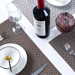 Nouveau design, vente en gros à prix abordable, sets de table en tissu tissé, plastique PVC vinyle, résistants au lave-vaisselle, personnalisables pour restaurants - Product Image 1