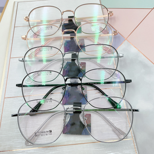 نظارات طبية هندسية كاملة الإطار من التيتانيوم بتصميم عصري وريترو معتمدة بشهادة ISO9001 مثالية للتمارين الرياضية والمشي لمسافات طويلة والسفر والتنقل اليومي - Product Image 3