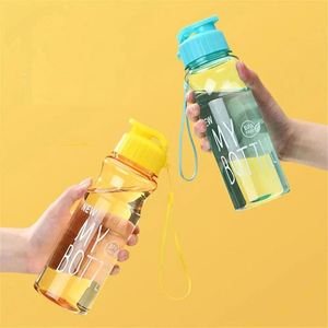 ขวดน้ำพลาสติก PET ขนาด 550 มล. แบบพกพา รีไซเคิลได้ เป็นมิตรกับสิ่งแวดล้อม เหมาะสำหรับเล่นกีฬา ความจุเยอะ ใส พกพาสะดวก ใช้สำหรับตั้งแคมป์กลางแจ้ง ของขวัญสุดคลาสสิก ขายส่ง - Product Image 1