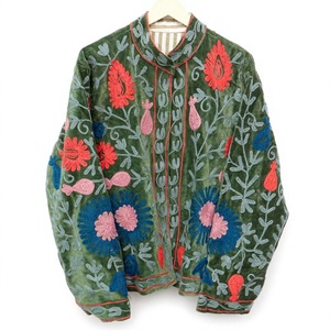 Manteau réversible écologique en velours vert vintage brodé, manches trois quarts, motif floral, col mandarin, ouverture devant - Product Image 1