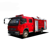 Camion de pompiers Dongfeng avec empattement de 3800 mm, réservoir d'eau de 4000 litres, pompe à incendie CB10/30, petit camion de pompiers