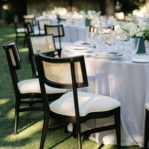 Chaise de Dîner Classique Empilable en Bois Moderne avec Dossier en Rotin pour Événements et <span class=keywords><strong>Location</strong></span> de Fêtes - Product Image 1