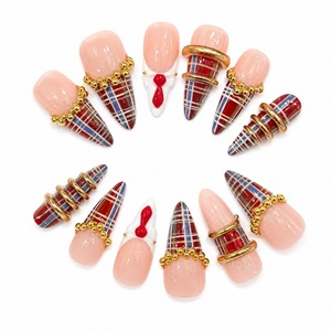 Faux ongles à presser motif carreaux vintage, extensions d'ongles longs en acrylique forme stiletto avec perles dorées pour nail art - Product Image 4