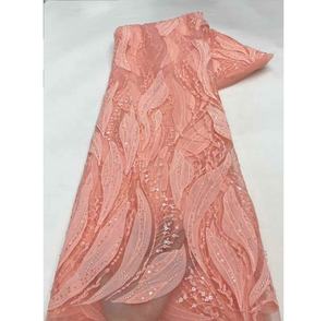 Tissu de <span class=keywords><strong>dentelle</strong></span> de mariage nigérian Robes de mariée traditionnelles nigérianes Tissu blanc perlé <span class=keywords><strong>Dentelle</strong></span> et plumes - Product Image 3