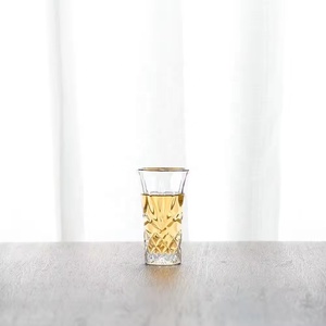 Venta caliente 2 Oz Gafas de cristal sin plomo Base pesada Vaso de chupito con borde dorado Vasos líquidos cordiales para Tequila - Product Image 1