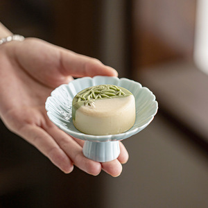 Mini Lotus <b>Petal</b> Stemmed Plate Porcelain Fruit Platter Simple Style Party Use - Product Image 3
