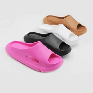 Nueva moda Casual deportes diapositivas pareja zapatillas planas antideslizantes suaves zapatos de verano para mujeres EVA babouches Femme tendance 2024