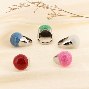 แหวนเคลือบสีสันสดใสโดดเด่นสำหรับผู้หญิง |   สแตนเลสสตีลชุบทอง 18K PVD |   กันน้ำ ป้องกันอาการแพ้ ไม่ซีดจาง - Product Image 3