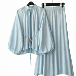 Ensemble deux pièces décontracté pour femme : Blouse à col montant et manches lanternes froncées, et jupe longue taille haute en polyester de couleur unie - Product Image 1