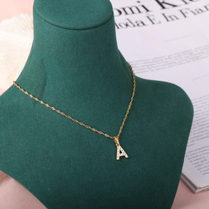Collana Trendy con Ciondoli a Forma di Lettere dell'Alfabeto, 26 Iniziali in Oro Lucido con Zirconi Cubici - Product Image 6
