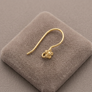 Vente en gros de fermoirs et crochets pour boucles d'oreilles en argent 925 faits à la main, plaqués or, motifs floraux fantaisie, composants de bijoux Sejal Creations, fabriqués en Inde - Product Image 3
