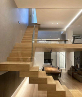 Rampe en verre ultra-minimaliste, escalier flottant, marches en chêne massif, design à fixation dissimulée pour un intérieur de luxe léger