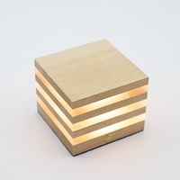 Décoration de style populaire lampe à LED forme de maison veilleuse en bois batterie lampe d'ambiance acrylique 3D avec interrupteur tactile