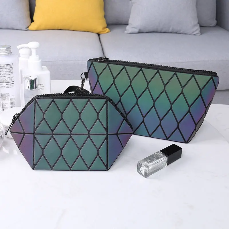 Bolsos de mano con diseños geométricos para mujer, Cartera de mano con holograma reflectante, bolsas de cosméticos plegables de arco iris, venta al por mayor