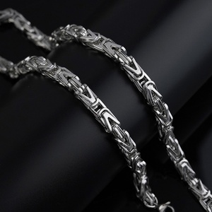 สร้อยคอเหล็กไทเทเนียมสีเงินรูปตัววี สร้อยคอแฟชั่นบุรุษดีไซน์ไบแซนเทียม โซ่สแตนเลส - Product Image 2