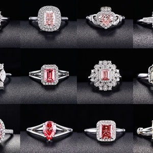 Anillo de Compromiso de Lujo en Oro Sólido de 18K con Diamantes Cultivados en Laboratorio de 5ct, Certificado IGI, Corte Esmeralda, Anillo de Bodas de 3 Piedras - Product Image 6