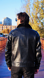 Veste en cuir de crocodile 100% pour homme sur mesure OEM |   Gilets et manteaux de motard en croco de qualité supérieure |   Vente en gros directe d'usine - Product Image 5