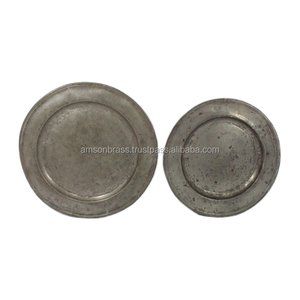Lot de 2 assiettes rondes en métal aux finitions gris foncé - Product Image 1