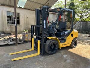 Chariot élévateur diesel Komatsu FD30JT-12 d'occasion bon marché, composants de base d'origine de 3 tonnes du Japon, bonnes performances 2013-2023 - Product Image 3