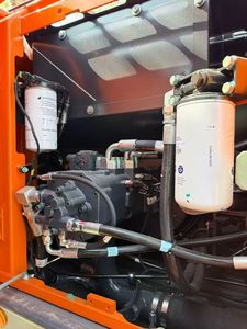 Excavatrice sur pneus Develon DX150W de 13,5 tonnes, godet de 0,76 m³, orange, compacte, pour travaux de construction et municipaux, en promotion - Product Image 3