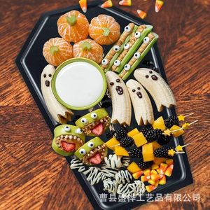 ถาดชีสตกแต่งฮาโลวีน รูปโลงศพสีดำ จานใส่ผลไม้และของว่าง ลายผี สำหรับงานปาร์ตี้ - Product Image 1
