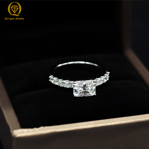Bague classique en platine pour femme avec diamant de laboratoire taille carrée/baguette, certificat IGI, couleur D, taille personnalisée pour mariage - Product Image 4