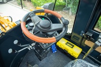 Miniescavatore 4x4 da 3400 kg con benna da 0,1 m³ e caricatore da 0,5 m³ per irrigazione e scavo agricolo
