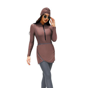 Ensemble burkini 2 pièces imperméable pour femme musulmane, coupe classique, maillot de bain modeste avec logo imprimé sur le devant et bas de coupe haute - Product Image 4