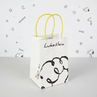 Maßgefertigte Recycelbare Papier-Einkaufstaschen Geschenktüten mit Langen Henkeln Offsetdruck Individuelles Logo Farbiges Band Optional Werbeartikel