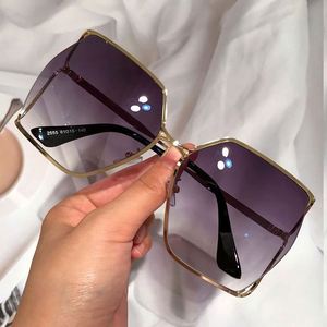 Gafas de Sol Cuadradas Extra Grandes de Metal con Degradado para Mujer, Elegantes y a la Moda, Diseño Personalizado 2021 - Product Image 4