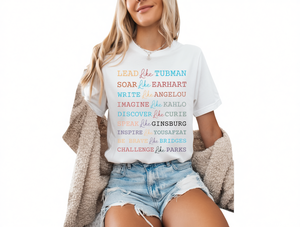 T-shirt da donna Lead Soar a maniche corte con scollo rotondo, 100% cotone, maglietta con scritta 'Strength Feminist', per il Mese della Storia delle Donne, abbigliamento casual. - Product Image 1